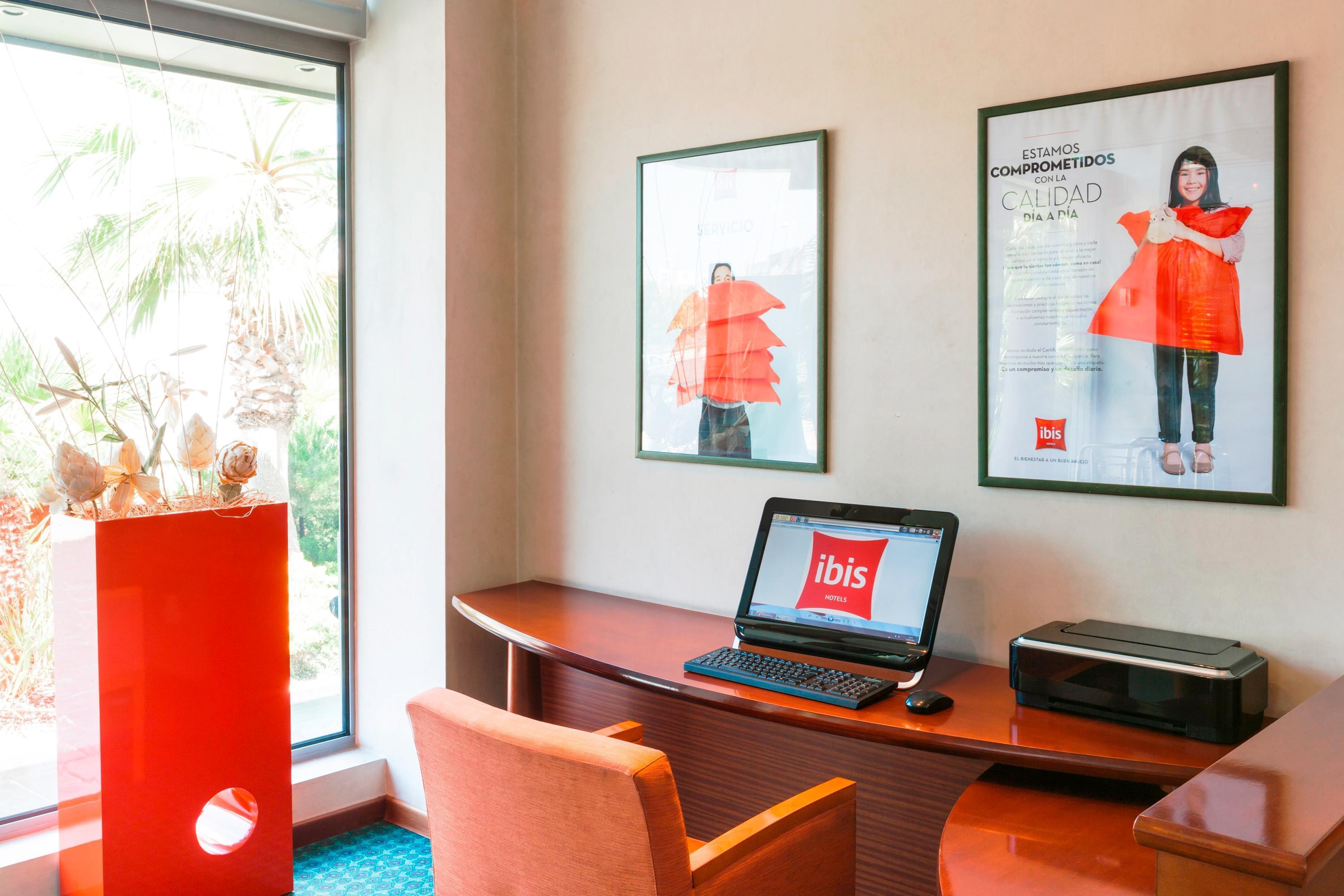 Ibis Valencia Bonaire Aeropuerto Hotel 2*