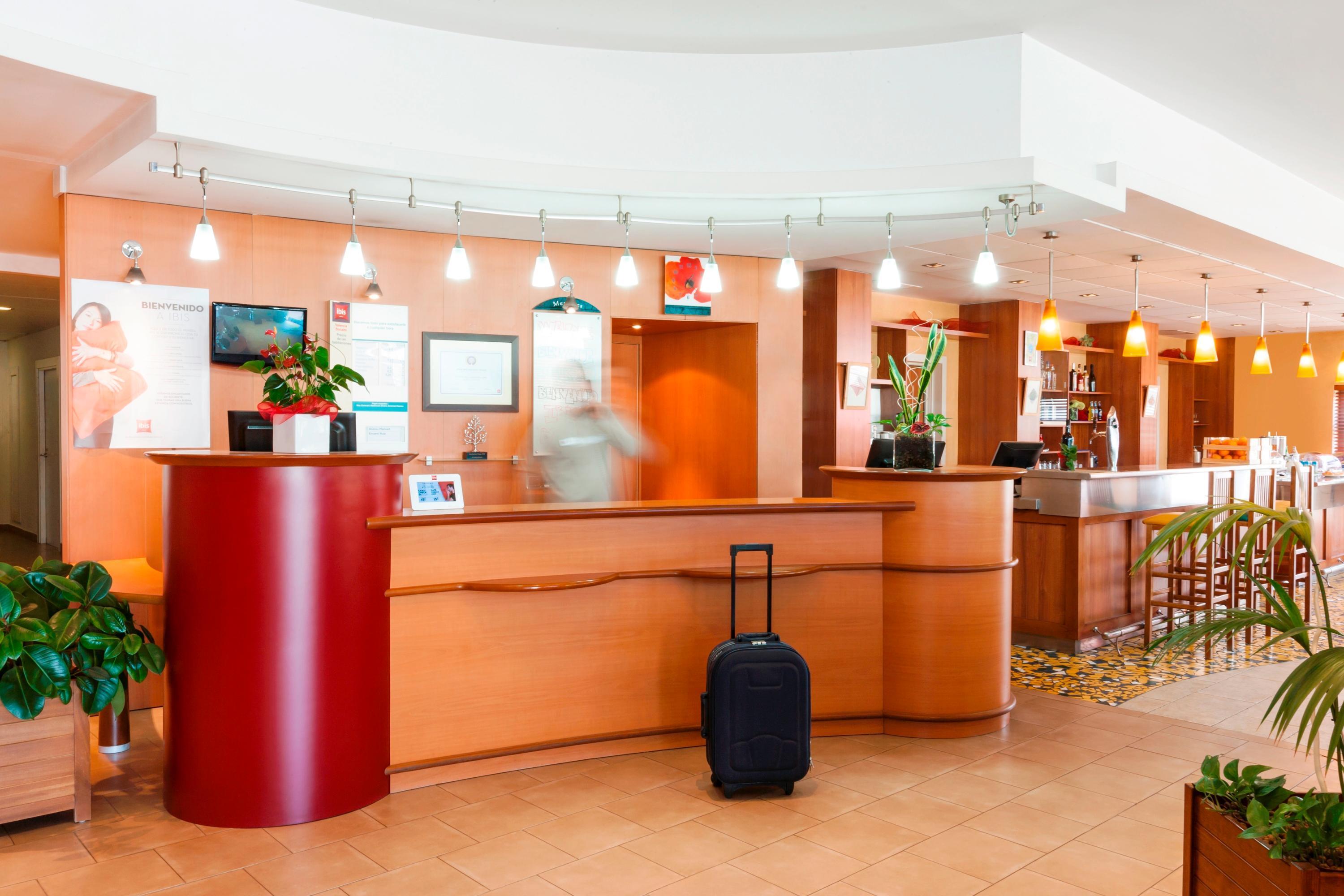 Hotel Ibis Valencia Bonaire Aeropuerto 2*